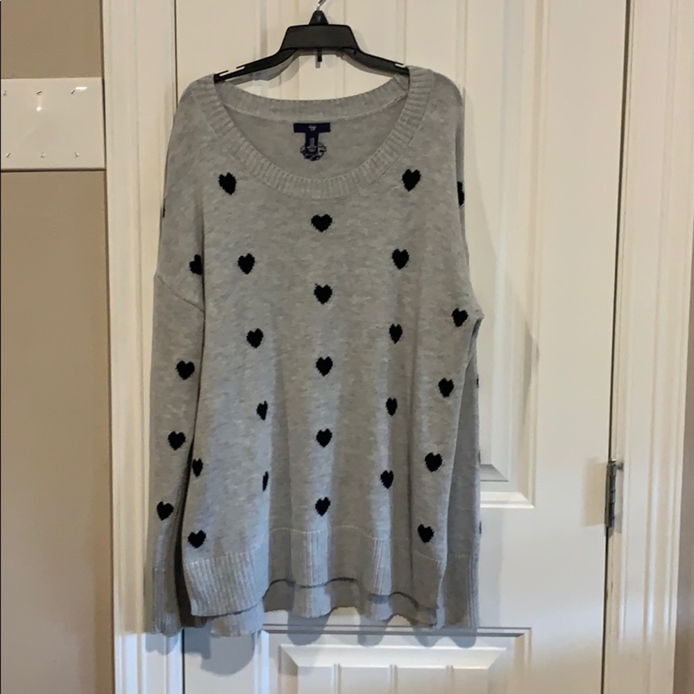 Grey shirt with black hearts